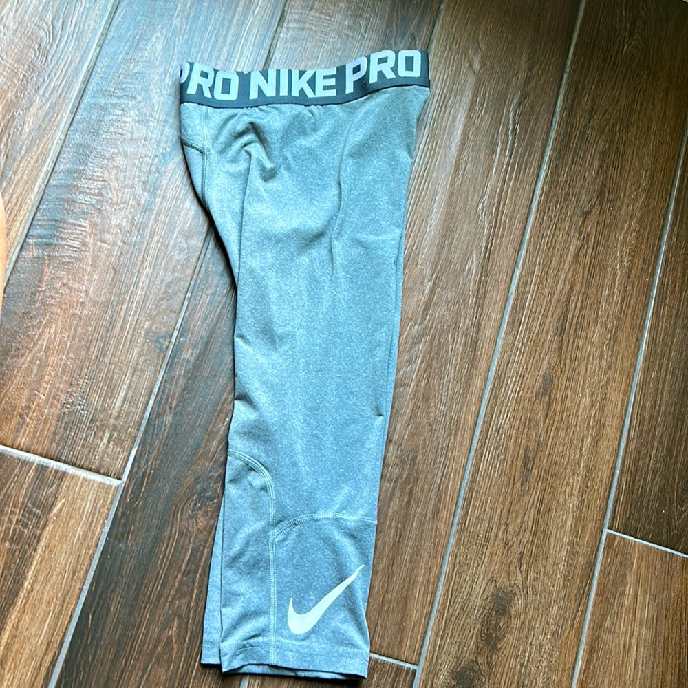 Nike cropped boys leggings. Size large. Gray.
